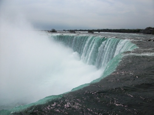 Niagara_falls_lip